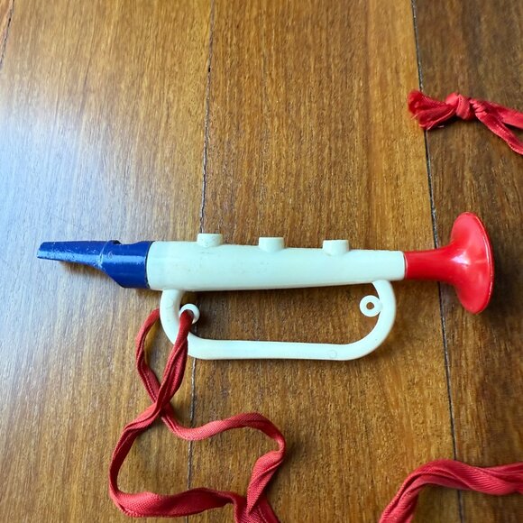 Vintage (1940s?) Bugle Boy Toy Trumpet Whistle - Picture 3 of 8